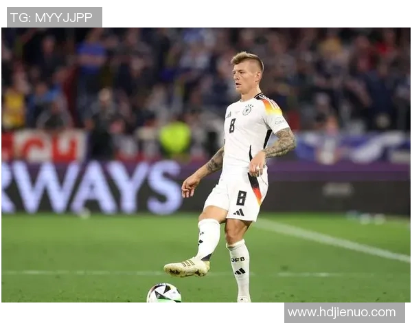 克罗斯在足球世界中的传奇之路与他对球队的深远影响分析